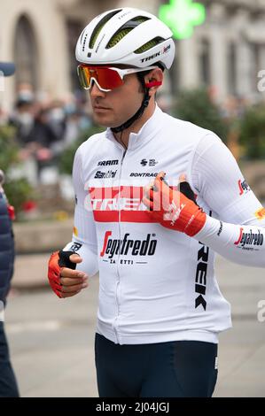 Magenta, Italien. 16. März 2022. Matteo Moschetti (Trek-Segafredo) während der Ausgabe 103. von Milano-Torino, Street Cycling in Magenta, Italien, März 16 2022 Quelle: Independent Photo Agency/Alamy Live News Stockfoto