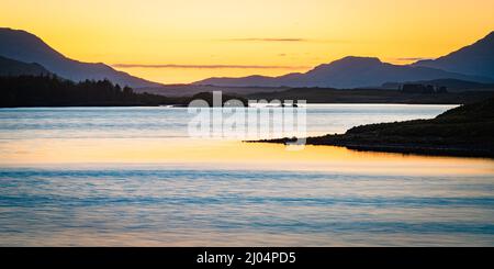 Blick nach Nordwesten auf den Lough Inagh, Connemara, County Galway, Irland. Stockfoto