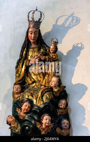 Virgen Inglesa en la capilla del Sagrario o Capilla de la Virgen Inglesa en Catedral de Mondoñedo, Lugo, Galicien, España Stockfoto