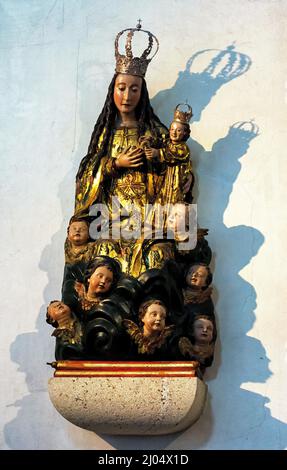 Virgen Inglesa en la capilla del Sagrario o Capilla de la Virgen Inglesa en Catedral de Mondoñedo, Lugo, Galicien, España Stockfoto