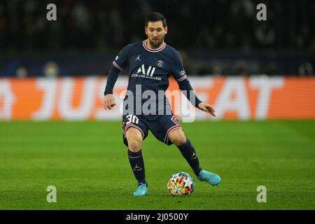 Lionel Messi vom PSG während des UEFA Champions League-Spiels zwischen Paris Saint Germain und Real Madrid spielte am 15. Februar 2022 im Parque des Princes Stadium in Paris, Spanien. (Foto von PRESSINPHOTO) Stockfoto