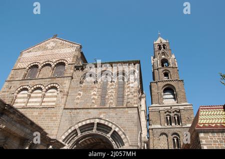 Kathedrale unserer Lieben Frau, Le Puy-en-Velay, Auvergne, Haute Loire, Frankreich. Kathedrale aus dem 11.. Jahrhundert mit Glockenturm Stockfoto