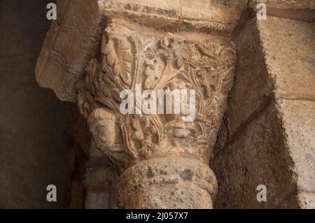 Detail, Skulptur, Kloster, Kathedrale der Muttergottes, Le Puy-en-Velay, Auvergne, Haute Loire, Frankreich. Stockfoto