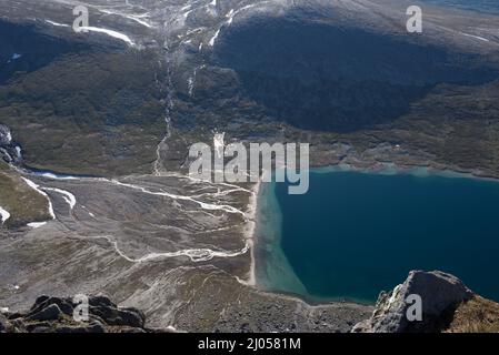 Wandern auf den Berg Blåhø in Trollheimen, Norwegen. Stockfoto