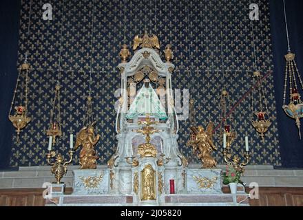 Altar, Kathedrale unserer Lieben Frau, Le Puy-en-Velay, Auvergne, Haute Loire, Frankreich. Stockfoto