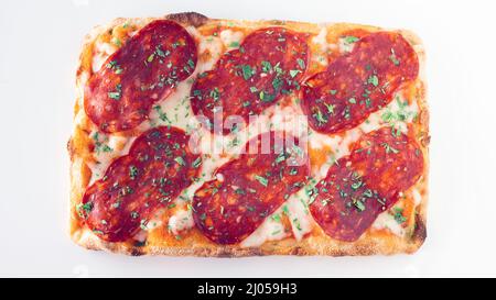 Sour Dough Pizza Ein Taglio isoliert auf weißem Hintergrund Stockfoto
