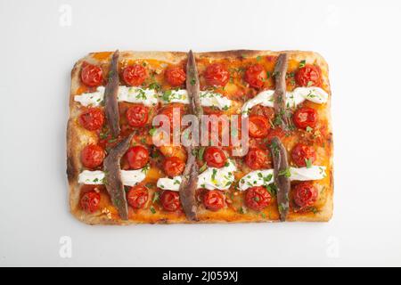 Sour Dough Pizza Ein Taglio mit Sardellen isoliert auf weißem Hintergrund Stockfoto