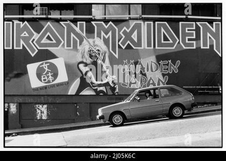 Reklametafeln, die ein Album von Iron Maiden auf der Seite des Whisky A Go Go on the Sunset Strip in West Hollywood, CA, 1981 bewerben Stockfoto