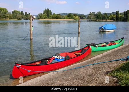 Kanus beherbergen auf der Schweizer Seite den Bodensee Stockfoto