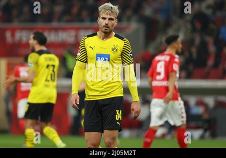 Stadt Mainz, Deutschland. 16. Mär, 2022. firo : 03/16/2022 Fuvuball, 1. Bundesliga, Saison 2021/2022, FSV FSV FSV Mainz 05 - BVB Borussia Dortmund Marin Pongracic (Borussia Dortmund) enttäuscht, Credit: dpa/Alamy Live News Stockfoto