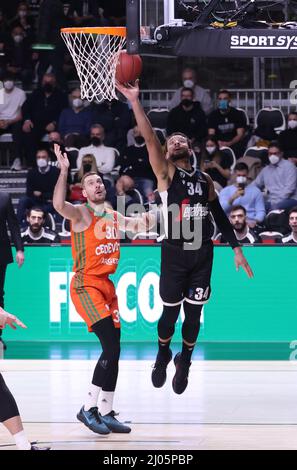 Kyle Weems (Segafredo Virtus Bologna) (R) wurde von Zoran Dragic (Cedevita Olimpija Ljubljana) während des Eurocup-Turniermatches Segafredo Virtus Bologna gegen den. Cedevita Olimpija Ljubljana in der Segafredo Arena - Bologna, 16. März 2022 Stockfoto