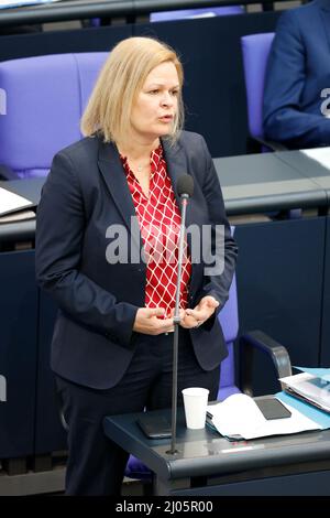 Berlin, 16. März 2022.die Bundesinnenministerin Nancy Faeser während der Plenarsitzung 20. im Deutschen Bundestag. Stockfoto