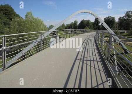 Schweizerhausbrücke über die fränkische Saale, Fußgängerbrücke, in Bad Kissingen, Bayern, Deutschland Stockfoto