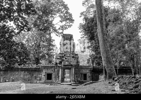 Ein schönes Tor zwischen den archäologischen Stätten von Phimeanakas und Baphuon in Siem Reap, Kambodscha. Stockfoto