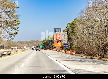 Shinnecock Elektronische Tafel auf dem Sunrise Highway Stockfoto