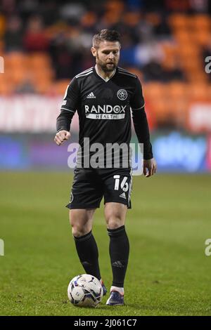 Blackpool, Großbritannien. 16. März 2022. Oliver Norwood #16 von Sheffield United mit dem Ball in Blackpool, Großbritannien am 3/16/2022. (Foto von Simon Whitehead/News Images/Sipa USA) Quelle: SIPA USA/Alamy Live News Stockfoto