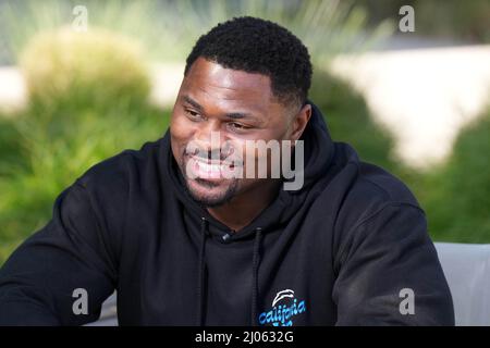 Los Angeles Chargers Linebacker Khalil Mack bei einer einführenden Pressekonferenz am Mittwoch, den 16. März 2022, in Costa Mesa, Kalif. Stockfoto