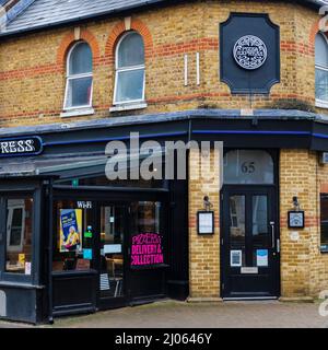 Die Zweigstelle von Pizza Express in Goldsworth Road, Woking, Surrey, auf die Prinz Andrew in seinem Interview mit Emily Maitlis für sein Alibi hingewiesen hat Stockfoto