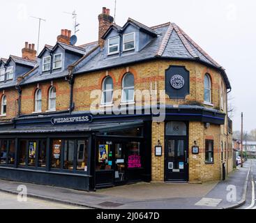 Die Zweigstelle von Pizza Express in Goldsworth Road, Woking, Surrey, auf die Prinz Andrew in seinem Interview mit Emily Maitlis für sein Alibi hingewiesen hat Stockfoto