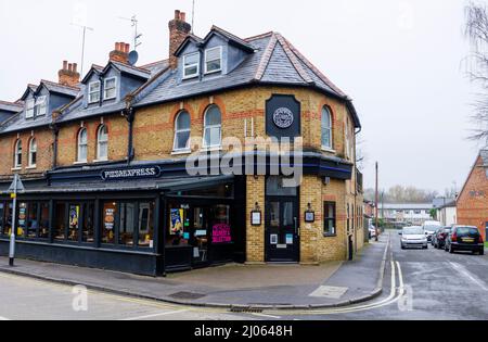 Die Zweigstelle von Pizza Express in Goldsworth Road, Woking, Surrey, auf die Prinz Andrew in seinem Interview mit Emily Maitlis für sein Alibi hingewiesen hat Stockfoto