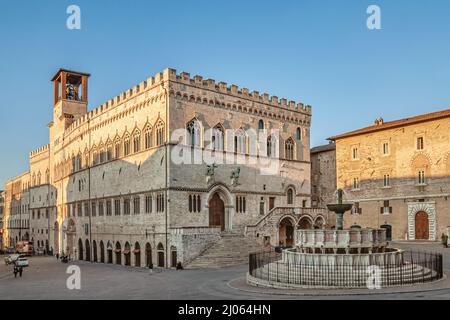 Fontana Maggiore Brunnen vor dem Palazzo dei Priori, Perugia, Umbrien, Italien Stockfoto