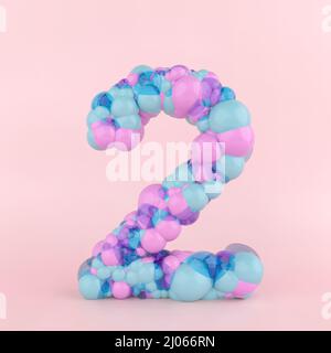 Kreatives Konzept Nummer zwei 2 aus bunten Pastellballons. Ballon-Schrift-Konzept auf pastellrosa Hintergrund. Stockfoto