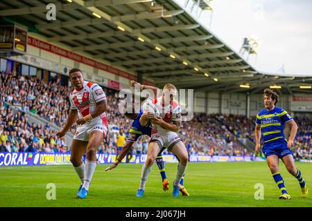 Warrington 16. Juli 2015: Warrington Wolves veranstaltete St. Helens im Halliwell Jones Stadium. St Helens überquert die Try Line, um zu Punkten Stockfoto