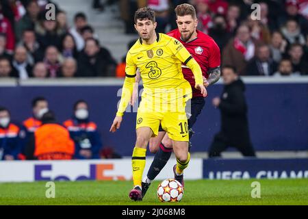 Lille, Frankreich. 16. März 2022. LILLE, FRANKREICH - 16. MÄRZ: Christian Pulisic vom FC Chelsea dribbelt mit dem Ball während der UEFA Champions League Runde von sechzehn Beinen zwei Spiel zwischen Lille OSC und Chelsea FC im Stade Pierre Mauroy am 16. März 2022 in Lille, Frankreich (Foto von Geert van Erven/Orange Picics) Kredit: Orange Pics BV/Alamy Live News Stockfoto