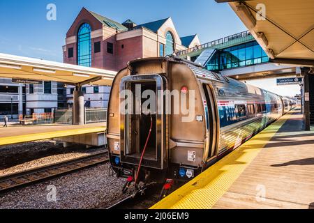 Rensselaer, NY / USA - 29. Februar 2016: The Lake Shore Limited, ein Amtrak-Personenzug-Service über Nacht zwischen Chicago und den nordöstlichen UN Stockfoto