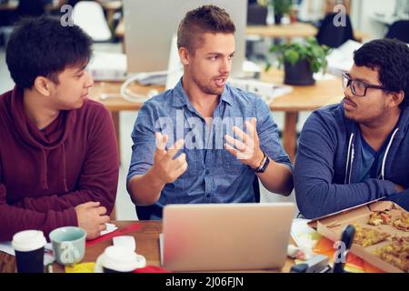 Die IT-Experten. Aufnahme von Mitarbeitern in einem IT-Büro. Stockfoto