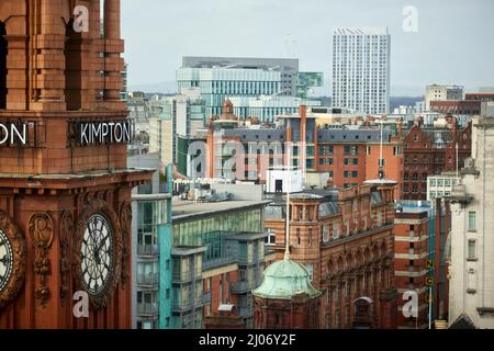 Das Wahrzeichen der Skyline von Manchester ist der Uhrenturm des Kimpton Hotels. Kimpton Clocktower Hotel Stockfoto