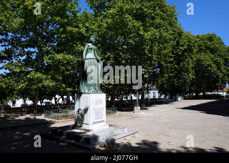 Rainha Dona Leonor Statue vor dem ehemaligen Kloster von Beja, Alentejo, Portugal Stockfoto