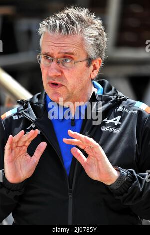 Sakhir, Bahrain. 17. März 2022. Vorbereitungen für den Großen Preis von Bahrain. Pat Fry (GBR) Alpine F1 Team Chief Technical Officer. Großer Preis von Bahrain, Donnerstag, 17.. März 2022. Sakhir, Bahrain. Quelle: James Moy/Alamy Live News Stockfoto