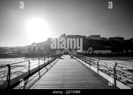 Schwarz-Weiß-Foto vom Saltburn Pier in Saltburn by the Sea, North Yorkshire, England Stockfoto