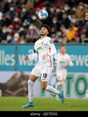 Ricardo Daniel Pepi vom FC Augsburg FC Augsburg - Borussia Dortmund BVB Fußball 1 . Bundesliga Saison 2021 / 2022 27.2.2022 in der WWK Arena Augsburg © diebilderwelt / Alamy Stock Stockfoto