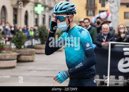 Magenta, Italien. 16. März 2022. Vincenzo Nibali (Astana Qazaqstan Team) während der Ausgabe 103. von Milano-Torino, Street Cycling in Magenta, Italien, März 16 2022 Quelle: Independent Photo Agency/Alamy Live News Stockfoto