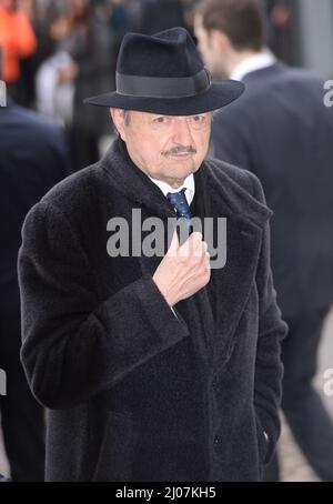Datei-Foto vom 17/03/15 von Peter Bowles bei der Ankunft in Westminster Abbey in London für den Gedenkgottesdienst von Lord Richard Attenborough, da der Schauspieler im Alter von 85 Jahren gestorben ist. Ausgabedatum: Donnerstag, 17. März 2022. Stockfoto