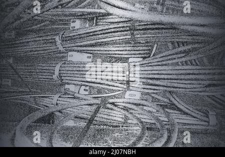 Luxus schwarz Metall Gradienten Hintergrund mit verzweifelter Textur hank von Kabel. Vektorgrafik Stock Vektor