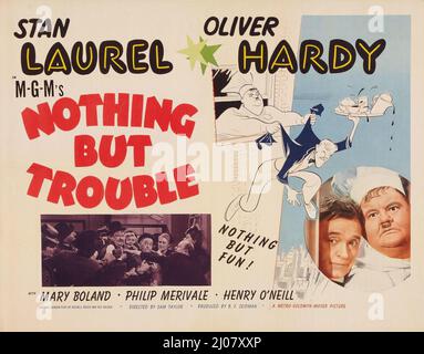 OLIVER HARDY und STAN LAUREL in NOTHING BUT TROUBLE (1944), Regie SAM TAYLOR. Kredit: M.G.M. / Album Stockfoto