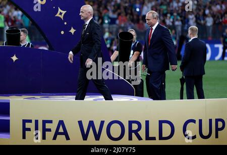 FIFA PrŠsident Gianni Infantino PrŠsident Russland Wladimir Putin Fussball Weltmeister 2018 Frankreich Finale Weltmeisterschaftsfinale Frankreich - Kroatien 4:2 15.7.2018 im Luzhniki Stadion Moskau Fußball Weltmeisterschaft Russland 2018 FIFA World Cup Russia 2018 © diebilderwelt / Alamy Stock Stockfoto