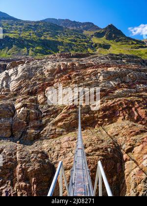 Brücke Piccard Brücke in der Nähe des Gurgler Ferner Gletschers. Die Brücke war wegen des zurückziehenden Gurgler Fanner notwendig, da der alte Weg die Oberfläche nutzte Stockfoto