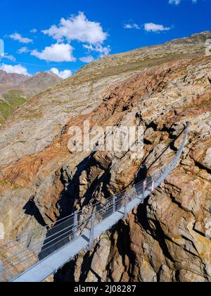 Brücke Piccard Brücke in der Nähe des Gurgler Ferner Gletschers. Die Brücke war wegen des zurückziehenden Gurgler Fanner notwendig, da der alte Weg die Oberfläche nutzte Stockfoto