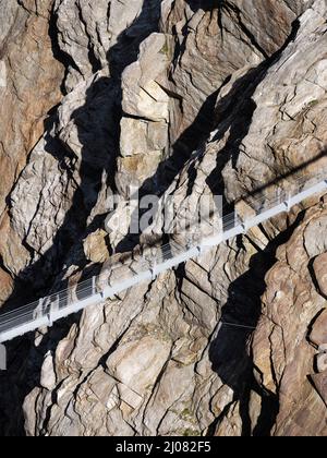 Brücke Piccard Brücke in der Nähe des Gurgler Ferner Gletschers. Die Brücke war wegen des zurückziehenden Gurgler Fanner notwendig, da der alte Weg die Oberfläche nutzte Stockfoto