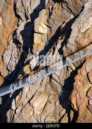 Brücke Piccard Brücke in der Nähe des Gurgler Ferner Gletschers. Die Brücke war wegen des zurückziehenden Gurgler Fanner notwendig, da der alte Weg die Oberfläche nutzte Stockfoto