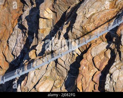 Brücke Piccard Brücke in der Nähe des Gurgler Ferner Gletschers. Die Brücke war wegen des zurückziehenden Gurgler Fanner notwendig, da der alte Weg die Oberfläche nutzte Stockfoto