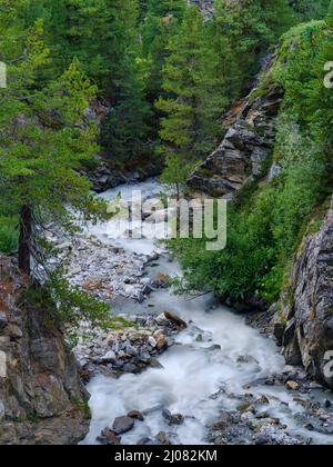 Gletscherbach Rotmoosache in den Ötztaler Alpen im Naturpark Ötztal bei Obergurgl. Europa, Österreich, Tirol Stockfoto