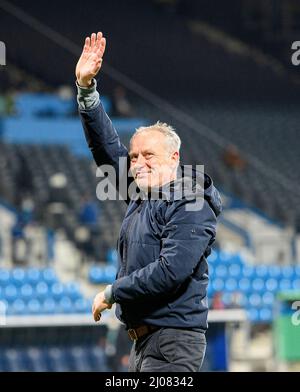 Jubeltrainer Christian STREICH (FR), Geste, Geste, winken, winken, Fußball DFB Pokal Viertelfinale, VfL Bochum (BO) - SC Freiburg (FR) 1: 2 NV, am 2.. März 2022 in Bochum/Deutschland. Â Stockfoto