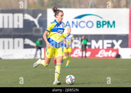 Mailand, Italien. 12. März 2022. Italien, Mailand, 13 2022. märz: Barbara Bonansea (Juventus-Stürmerin) fährt während des Fußballspiels in der ersten Halbzeit nach oben AC MILAN vs JUVENTUS, SF 1. Leg Coppa Italia Women at Vismara Center (Bildquelle: © Fabrizio Andrea Bertani/Pacific Press via ZUMA Press Wire) Stockfoto