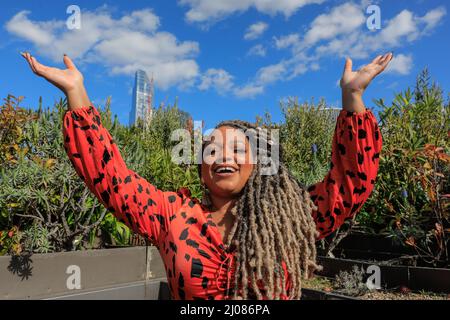 London, Großbritannien. 17. März 2022. London, Großbritannien, 17.. März 2022. Alpha-unsignierter Headliner und Musical-Theaterlegende Marisha Wallace. Das Finale von Alpha Unsigned, einem spannenden Wettbewerb für neue Talente, findet am 30.. März 2022 auf der Indigo O2 statt. 20 außergewöhnliche Künstler und Musiker traten 2021 und 2022 in drei Läufen an, wobei zehn Finalisten ihre Läufe und ‘Wildcard'-Plätze gewannen, um am 30.. März zum Finale bei Indigo O2 zu gehen, um einen unglaublichen Plattenvertrag für £100.000 mit Alpha Music & Records zu gewinnen. Kredit: Imageplotter/Alamy Live Nachrichten Stockfoto