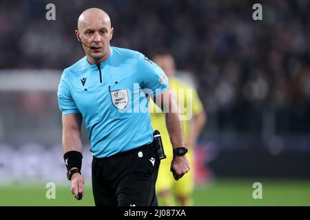 Turin, Italien. 16. März 2022. Turin, Italien. 16. März 2022. Der offizielle Schiedsrichter Szymon Marciniak schaut während der UEFA Champions League Runde des Spiels Sixteen Leg Two zwischen Juventus FC und Villareal CF am 16. März 2022 im Allianz Stadium zu. Kredit: Marco Canoniero/Alamy Live Nachrichten Gutschrift: Marco Canoniero/Alamy Live Nachrichten Stockfoto